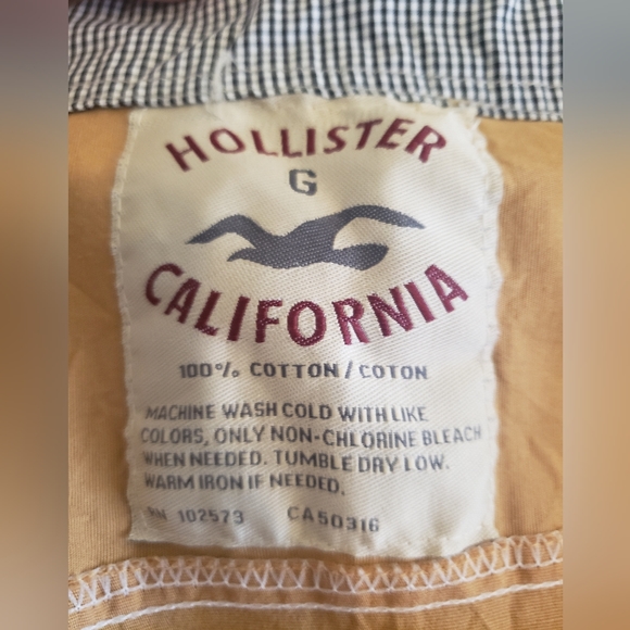 Hollister California Small Fitted Button Down Shirt.   FF139 - Picture 3 of 5